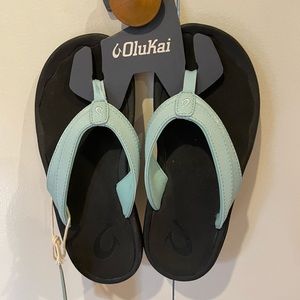NEW OluKai ‘Ohana Beach Sandals